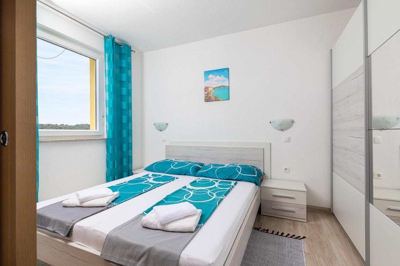 Apartmani Mirna Luka Pomer Eksteriør billede